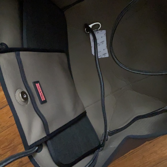 COPY - New Haute Shore neoprene bag with case - Picture 7 of 11